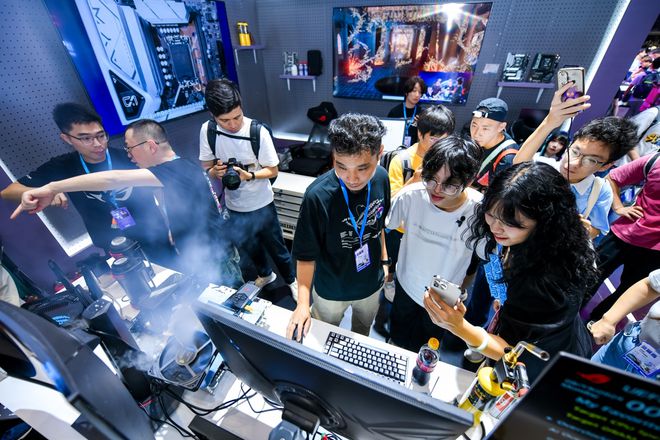 华硕主板超频秀引爆BW2024(图2)