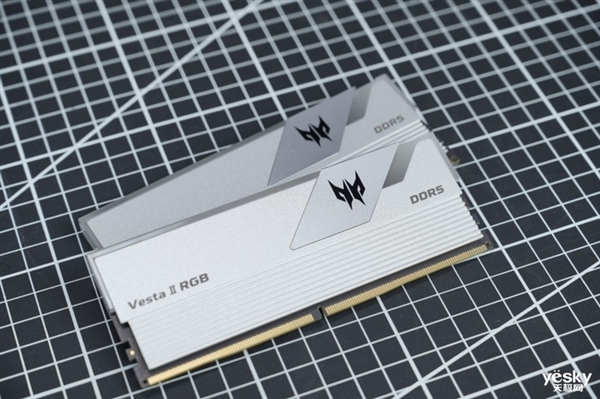锐龙9000系绝佳搭档！宏碁掠夺者炫光星舰DDR56000C28内存上手(图3)