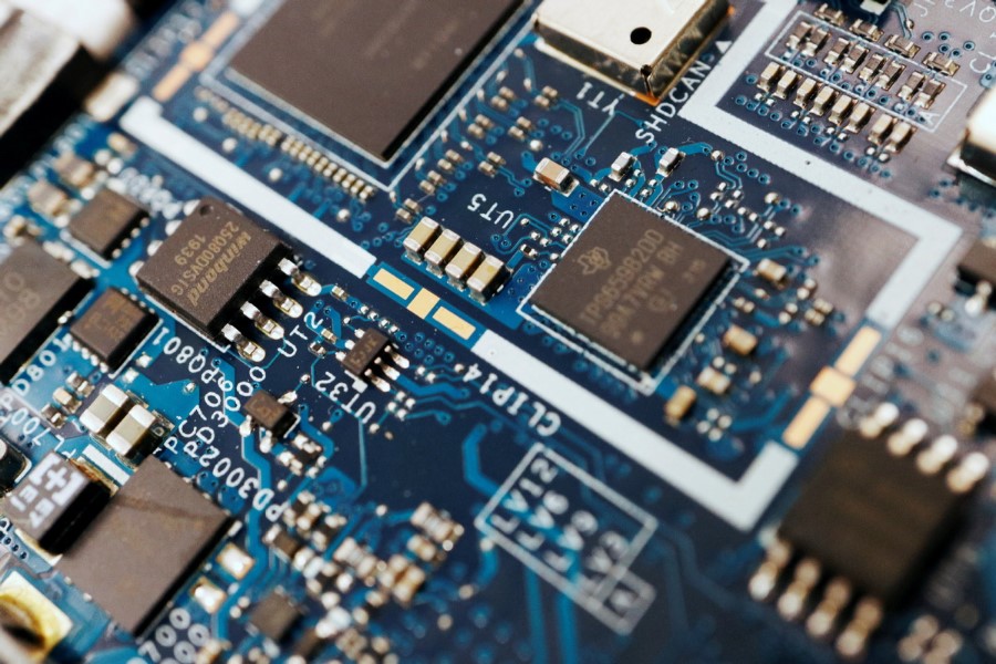 PG电子网站：【下跌】Q3全球PC出货量同比下跌76%；存储芯片行业2024年或触底反弹增长两位数；苹果PCB基板有望采用RCC背胶铜箔(图4)