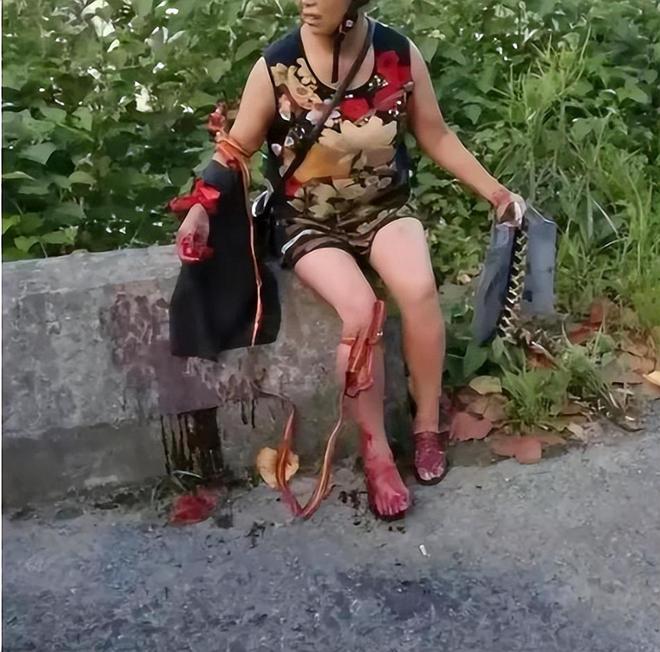 27岁女游客被蛇咬身亡！身材超好是家中独生女肤白貌美太可惜(图12)