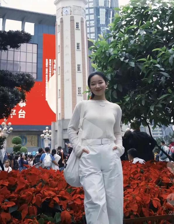 27岁女游客被蛇咬身亡！身材超好是家中独生女肤白貌美太可惜(图8)