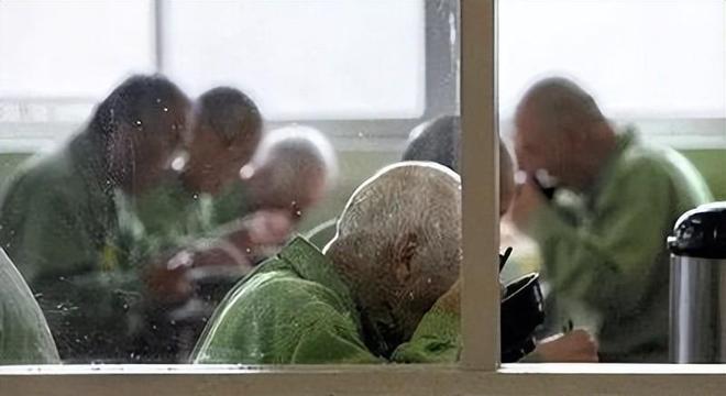 PG电子网站：日本老人抢着进监狱养老偷车只为住牢房背后真相令人震惊(图2)