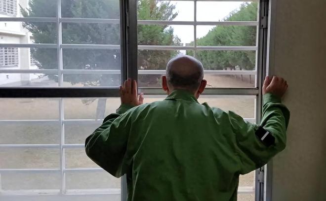 PG电子网站：日本老人抢着进监狱养老偷车只为住牢房背后真相令人震惊(图12)