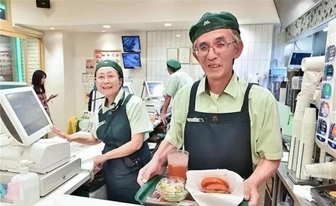 PG电子网站：日本老人抢着进监狱养老偷车只为住牢房背后真相令人震惊(图18)