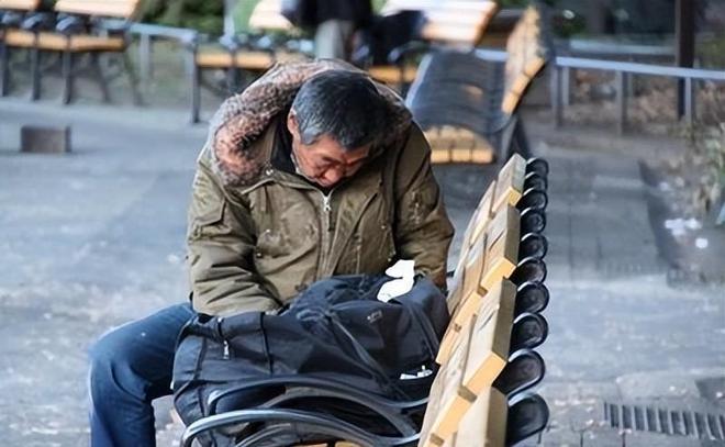 PG电子网站：日本老人抢着进监狱养老偷车只为住牢房背后真相令人震惊(图17)