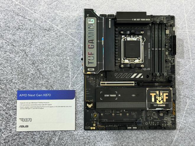 PG电子平台：华硕主板新品亮相COMPUTEX2024新世纪AI竞装(图3)