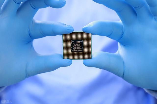 PG电子平台：存储原厂暂停DDR5报价背后：哪些公司能接住这波“缺货红利”