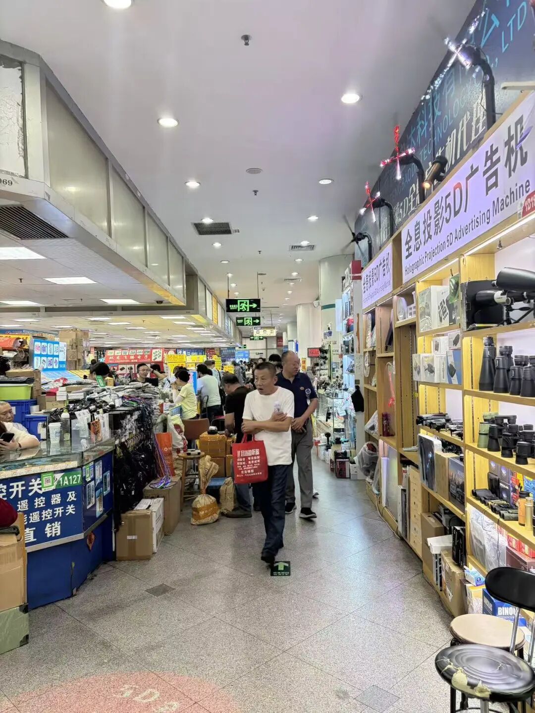 比水贝黄金市场还热闹深圳华强北有产品翻倍涨价！商户称“每天都在涨后面可能更贵”但不敢囤货(图4)